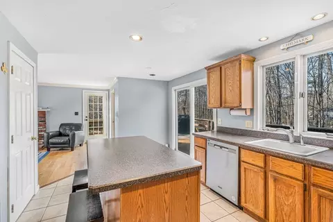 Kitchen - 6 Cobblestone Dr, Franklin, MA 02038 photo 4 of 4