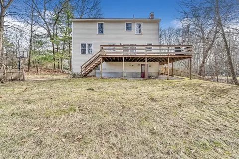 Exterior - 6 Cobblestone Dr, Franklin, MA 02038 photo 8 of 9