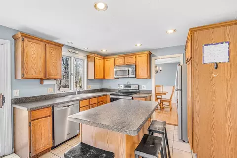 Kitchen - 6 Cobblestone Dr, Franklin, MA 02038 photo 2 of 4