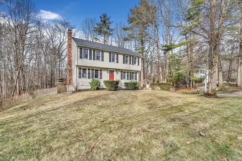 Exterior - 6 Cobblestone Dr, Franklin, MA 02038 photo 7 of 9