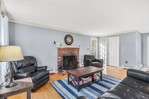 Living - 6 Cobblestone Dr, Franklin, MA 02038 photo 5 of 6