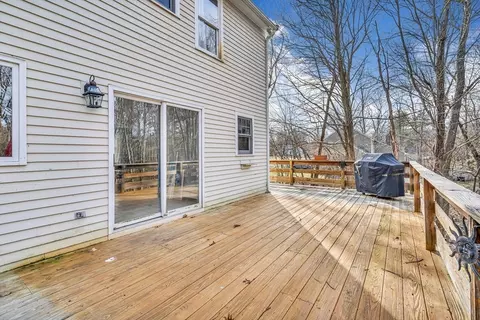 Exterior - 6 Cobblestone Dr, Franklin, MA 02038 photo 2 of 9