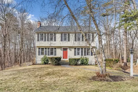 6 Cobblestone Dr, Franklin, MA 02038