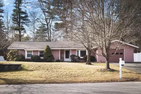 4 Howe St, Ipswich, MA 01938