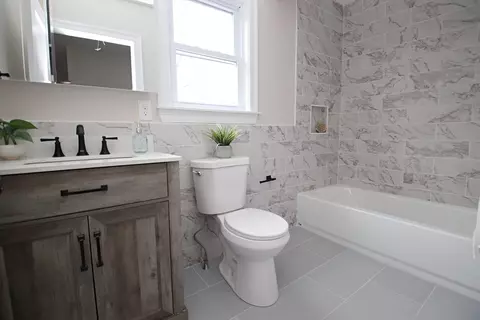 Bath - 610 Cabot St, Beverly, MA 01915 photo 2 of 3