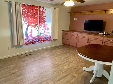 Living - 46 Marsden St, Springfield, MA 01109 photo 2 of 4