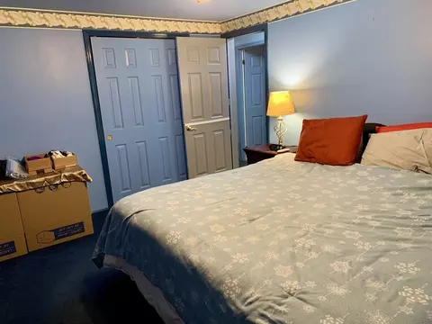 Bedroom - 46 Marsden St, Springfield, MA 01109 photo 2 of 4