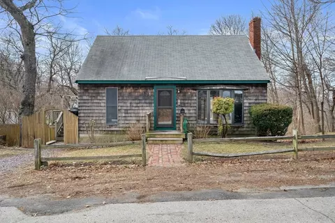 79 Pecksuot Rd, Weymouth, MA 02191