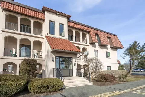 685 Oak St #6-9, Brockton, MA 02301