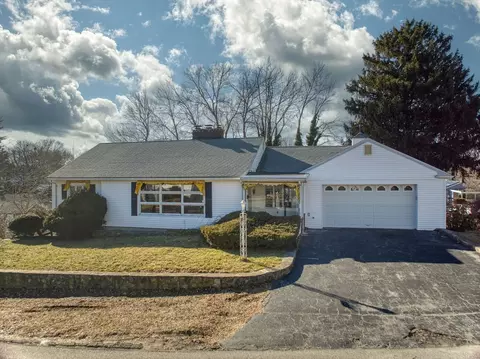70 Moon Rd, Lynn, MA 01904