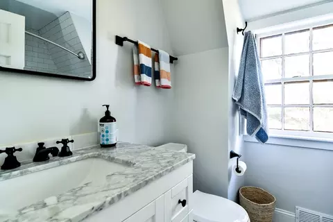 Bath - 141 Walpole St, Dover, MA 02030 photo 3 of 3