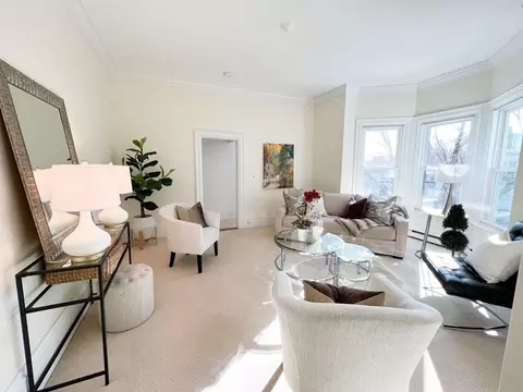 594 Washington St #4, Wellesley, MA 02482
