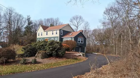 46 Shoreline Dr, Foxboro, MA 02035