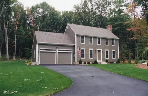 158 S Pond Rd, East Brookfield, MA 01515