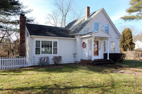 383 Plymouth St, Middleboro, MA 02346