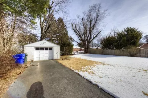 Exterior - 21 Marchioness Rd, Springfield, MA 01129 photo 4 of 10