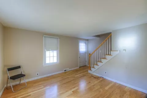 Living - 21 Marchioness Rd, Springfield, MA 01129 photo 2 of 2
