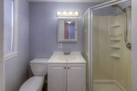 Bath - 21 Marchioness Rd, Springfield, MA 01129 photo 1 of 3