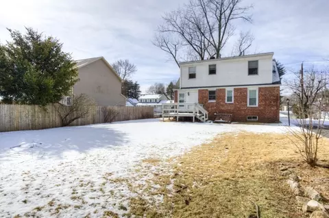 Exterior - 21 Marchioness Rd, Springfield, MA 01129 photo 8 of 10