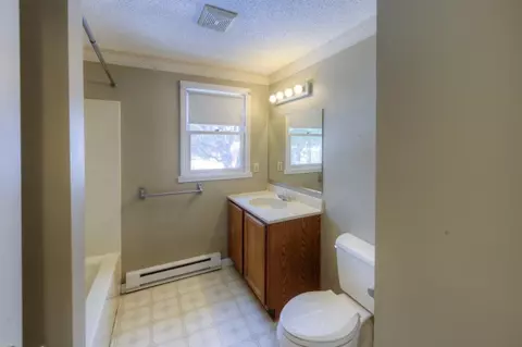 Bath - 21 Marchioness Rd, Springfield, MA 01129 photo 2 of 3