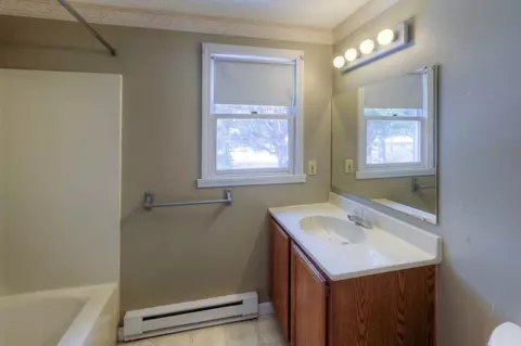 Bath - 21 Marchioness Rd, Springfield, MA 01129 photo 3 of 3