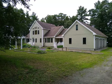 153 County Rd, Rochester, MA 02576