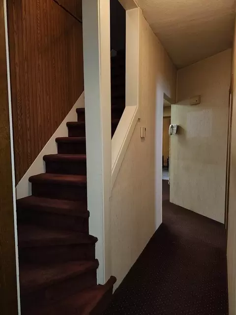 Entry Way - 6 Pioneer Rd, Worcester, MA 01604 photo 3 of 3