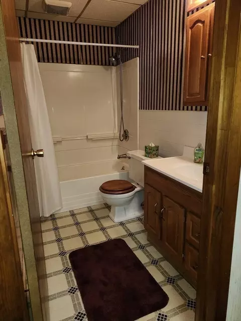 Bath - 6 Pioneer Rd, Worcester, MA 01604 photo 1 of 1