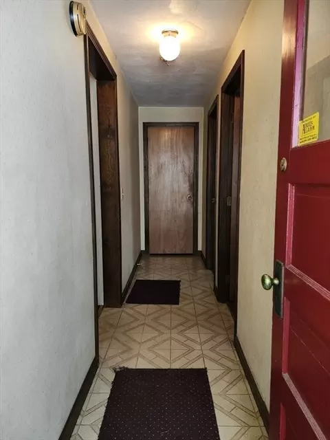 Entry Way - 6 Pioneer Rd, Worcester, MA 01604 photo 2 of 3