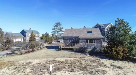 11 Sunset Dr, Newbury, MA 01951