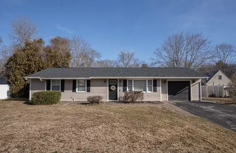 149 Powderhorn Dr, Taunton, MA 02780