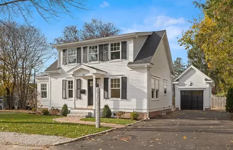 18 Rawson Ave, Newburyport, MA 01950