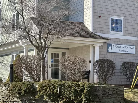 5 Woodman Way #102, Newburyport, MA 01950