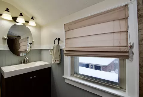 Bath - 200 Florida St, Springfield, MA 01109 photo 2 of 2