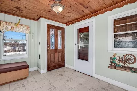 Entry Way - 30 Saybrook Rd, Worcester, MA 01604 photo 1 of 1