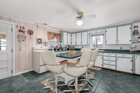 Dining - 30 Saybrook Rd, Worcester, MA 01604 photo 4 of 5