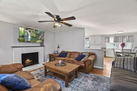 Living - 34 Ridgewood Rd, Worcester, MA 01606 photo 2 of 3