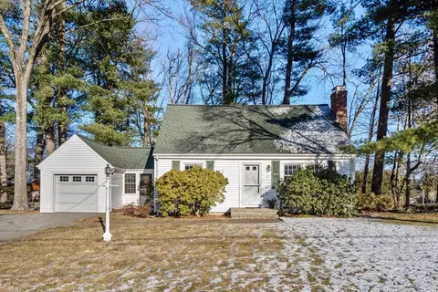 27 Sunset Dr, Framingham, MA 01701