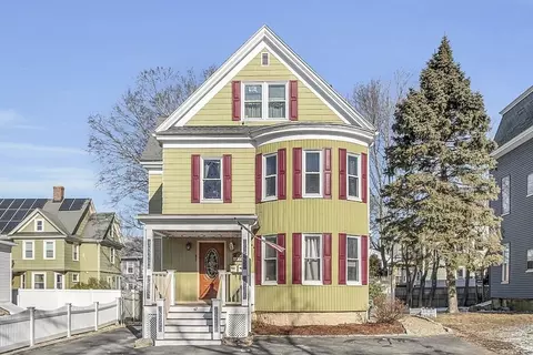 47 Chestnut St, Wakefield, MA 01880