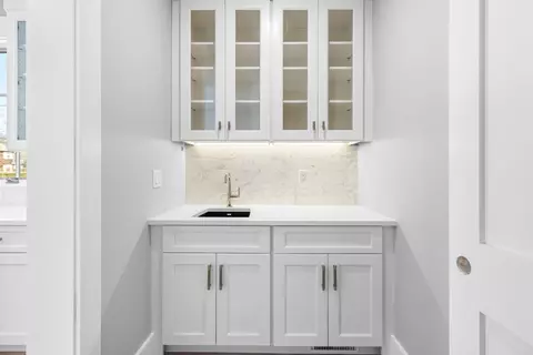 Kitchen - 248 Harris Ave, Needham, MA 02492 photo 5 of 6