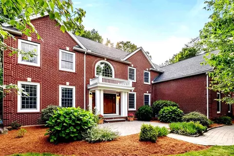 6 Turtle Creek Cir, Shrewsbury, MA 01545