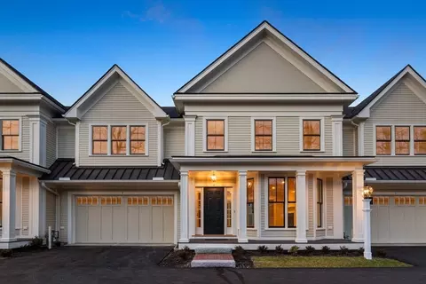 156 State St #2, Newburyport, MA 01950