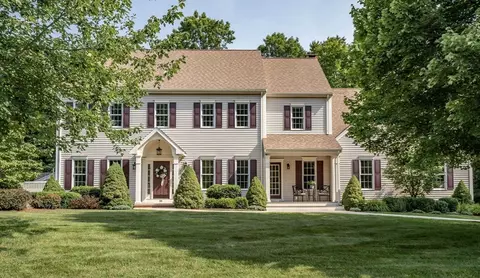 33 Jocelyn Cir, Taunton, MA 02780