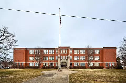 90 Mckinstry Ave #303, Chicopee, MA 01013