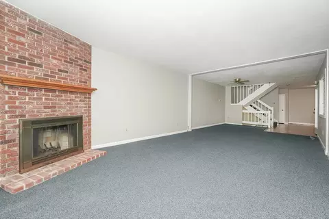 Living - 43 Captain Eames Cir #43, Ashland, MA 01721 photo 2 of 4