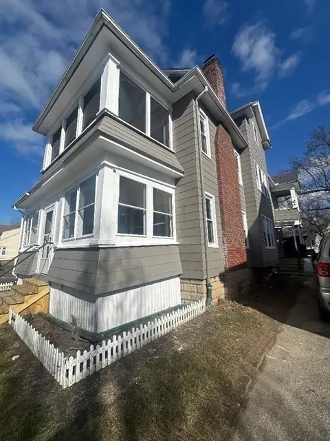Exterior - 249 Oak Grove Ave, Springfield, MA 01109 photo 5 of 7
