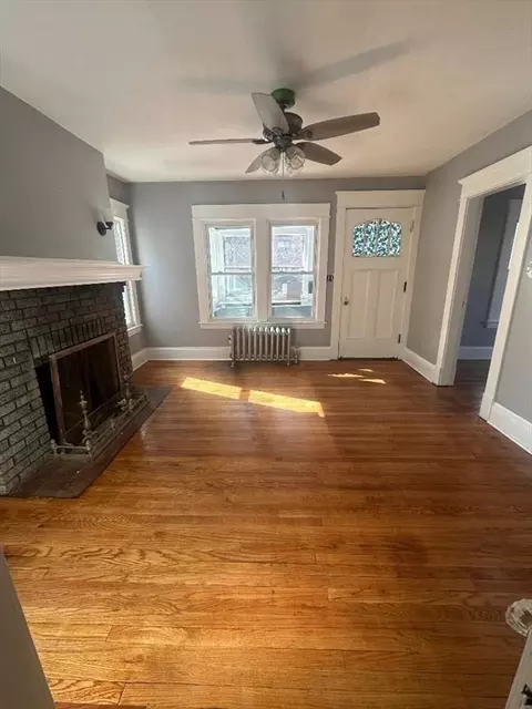 Living - 249 Oak Grove Ave, Springfield, MA 01109 photo 1 of 3