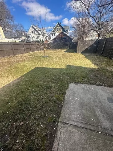 Exterior - 249 Oak Grove Ave, Springfield, MA 01109 photo 6 of 7