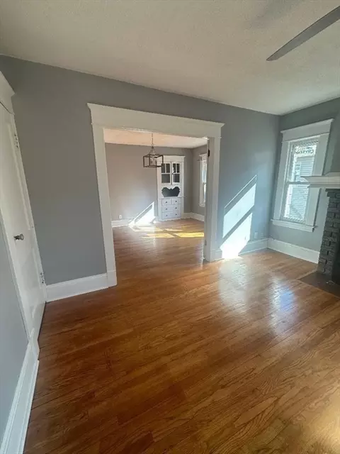 Living - 249 Oak Grove Ave, Springfield, MA 01109 photo 3 of 3