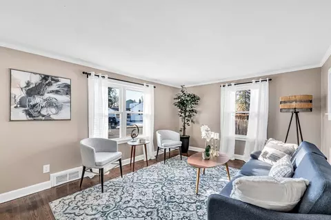 Living - 94 Lang St, Springfield, MA 01104 photo 1 of 4